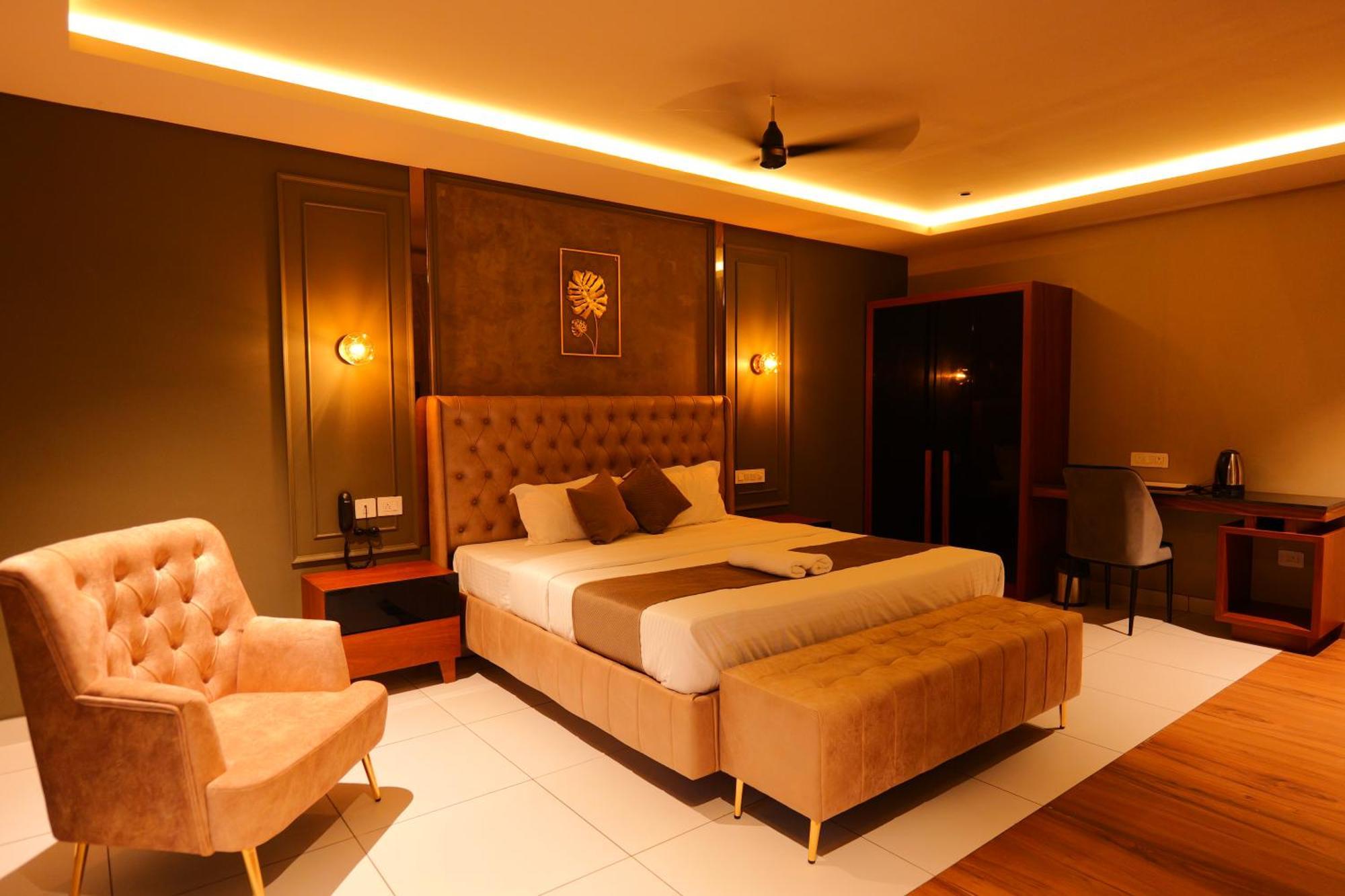 Hotel Classico International Kannangad Экстерьер фото