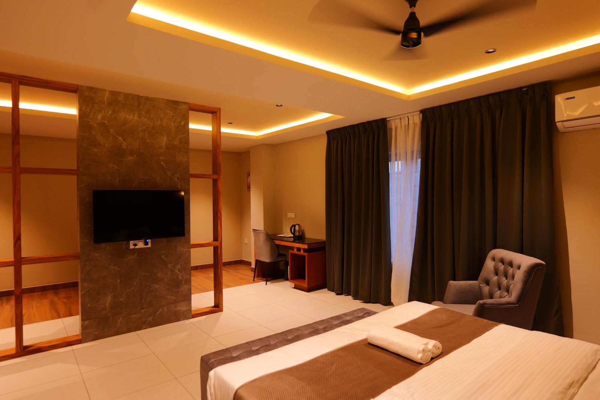 Hotel Classico International Kannangad Экстерьер фото